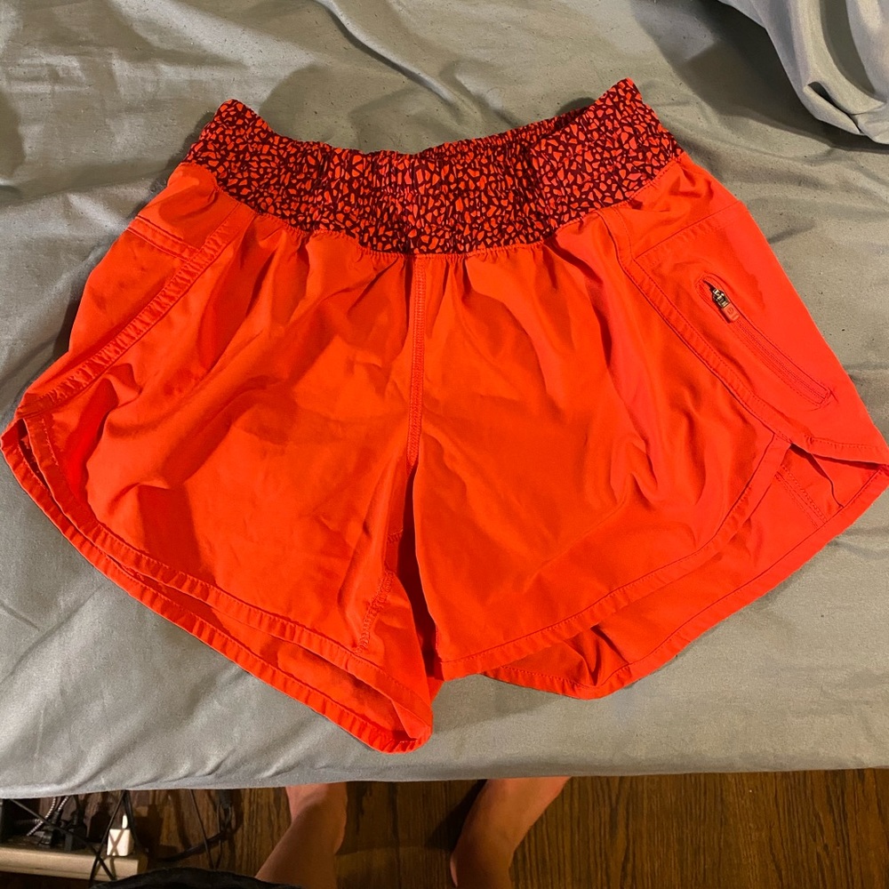 Lululemon size 6 tracker shorts